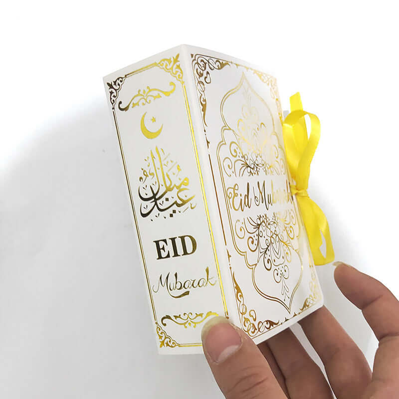 "Geschenkbox mit Koran-Elementen – Edles Ramadan-Ornament, ideal als Geschenk und stilvolle Dekoration für Ramadan, Eid und andere islamische Feiertage, vereint traditionelle Koran-Motive mit modernem Design."