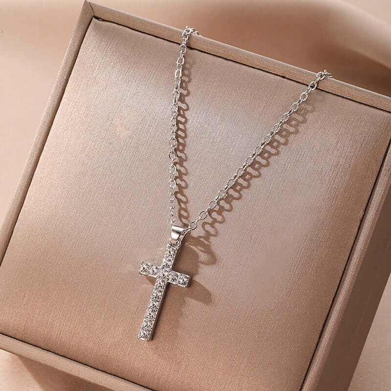 "Jesus Kreuz Halskette – Klassischer und inspirierender christlicher Schmuck für Damen und Herren, aus Edelstahl/Premium-Material, perfekt für den Alltag, religiöse Geschenke, Taufen und besondere Anlässe."