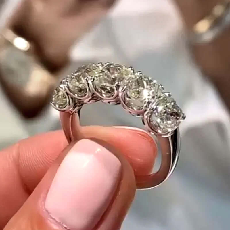 "Neuer modischer runder Diamantring – Funkelnder Zirkonring, eleganter Schmuck für Damen, ideal als Verlobungsring, Geschenk oder stilvolles Accessoire für besondere Anlässe."