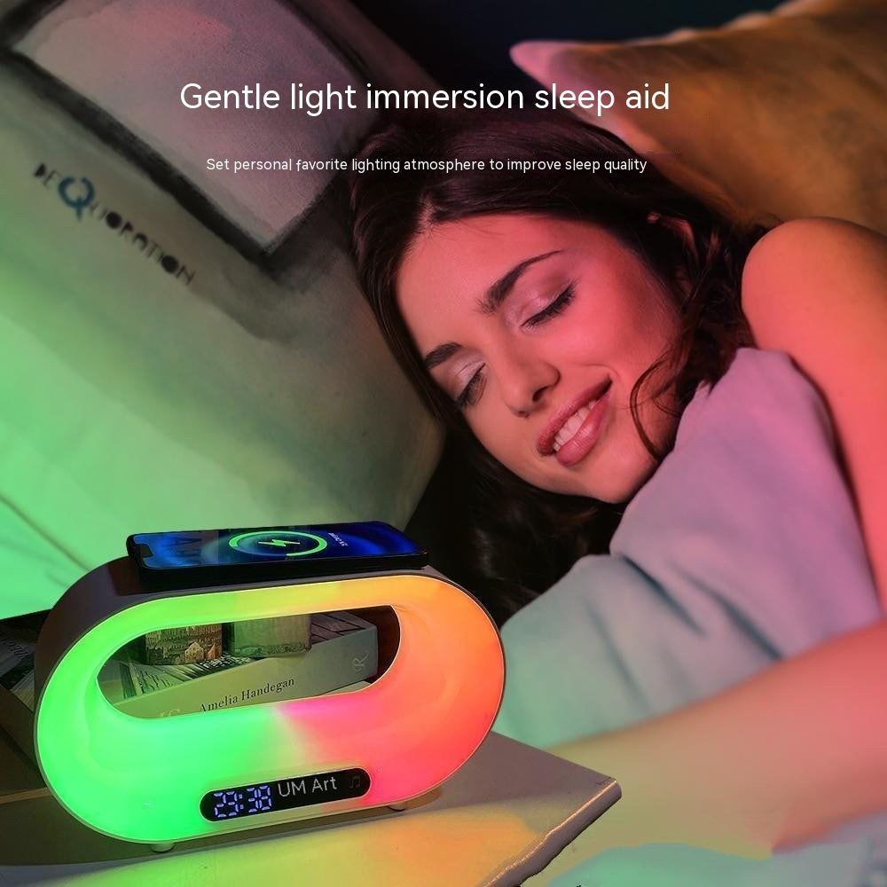 3-in-1 LED-Nachtlicht: Smarte RGB-Lampe mit Wecker und Wireless Charger - Gamo